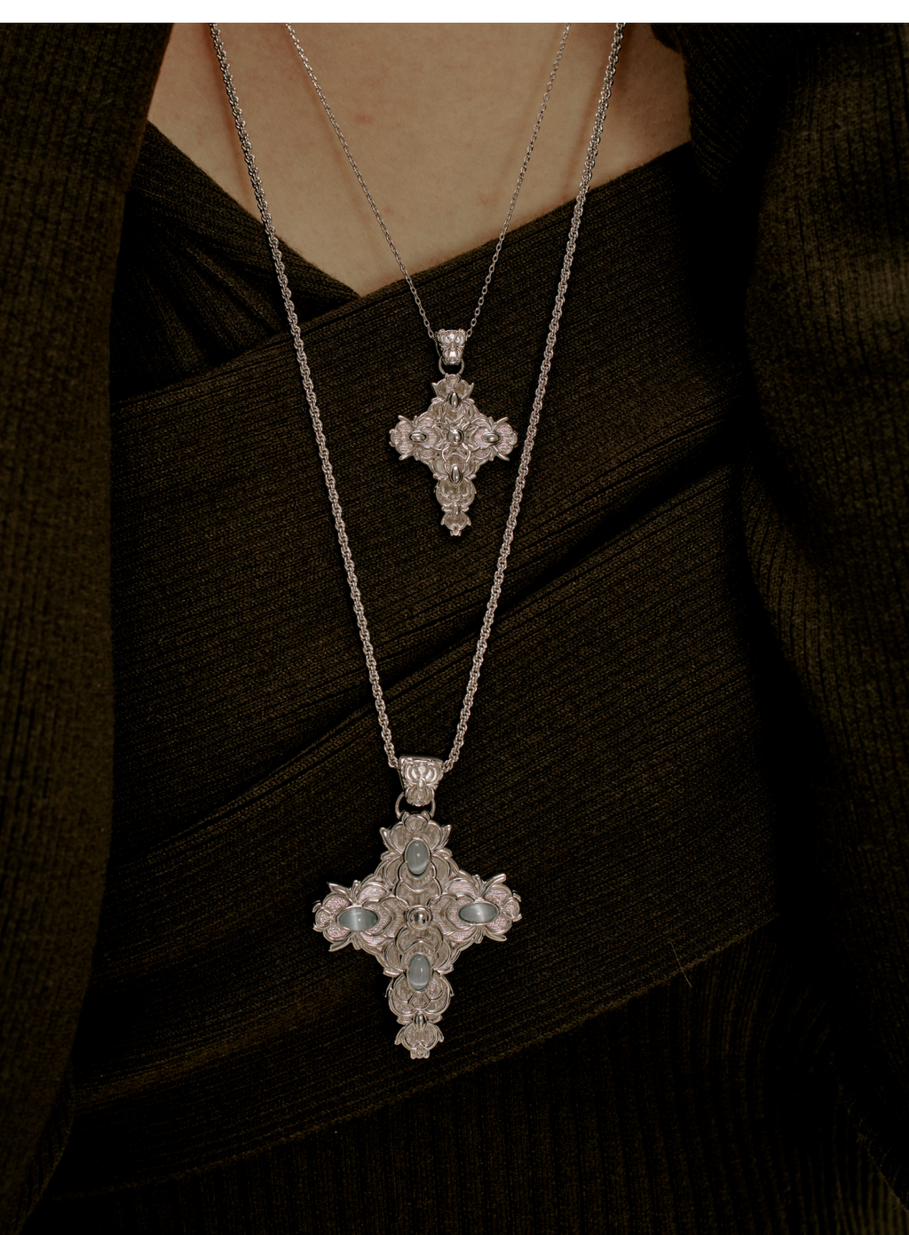Cross Magnolia long necklace