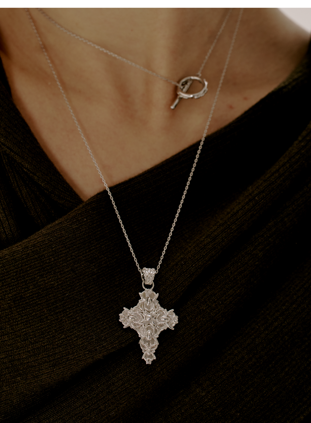 Cross Magnolia long necklace