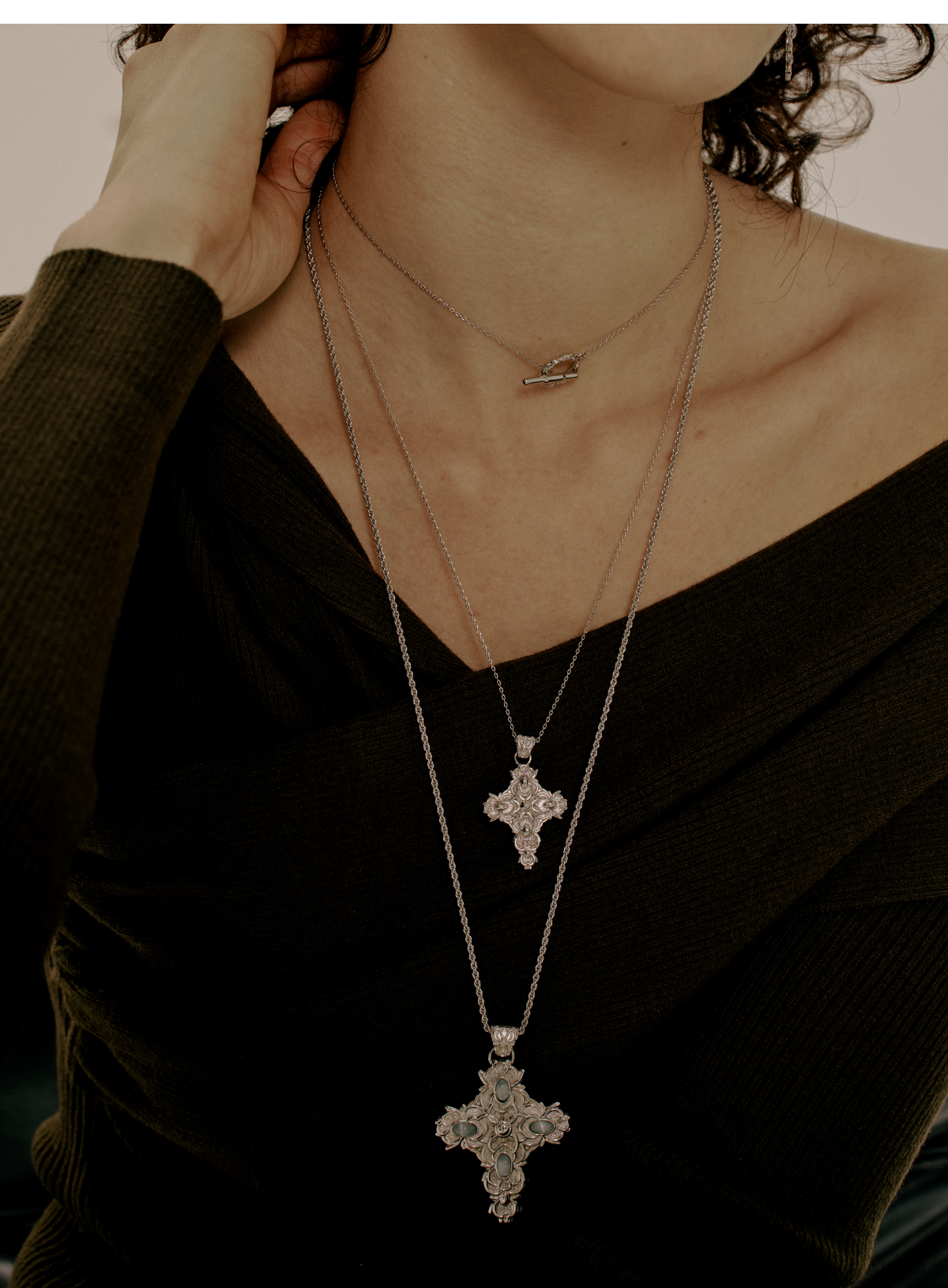 Cross Magnolia long necklace