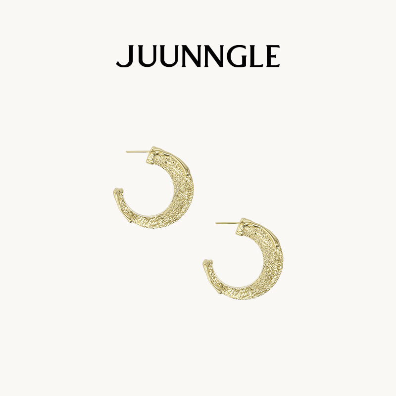 Pura Dust Crescent Earrings