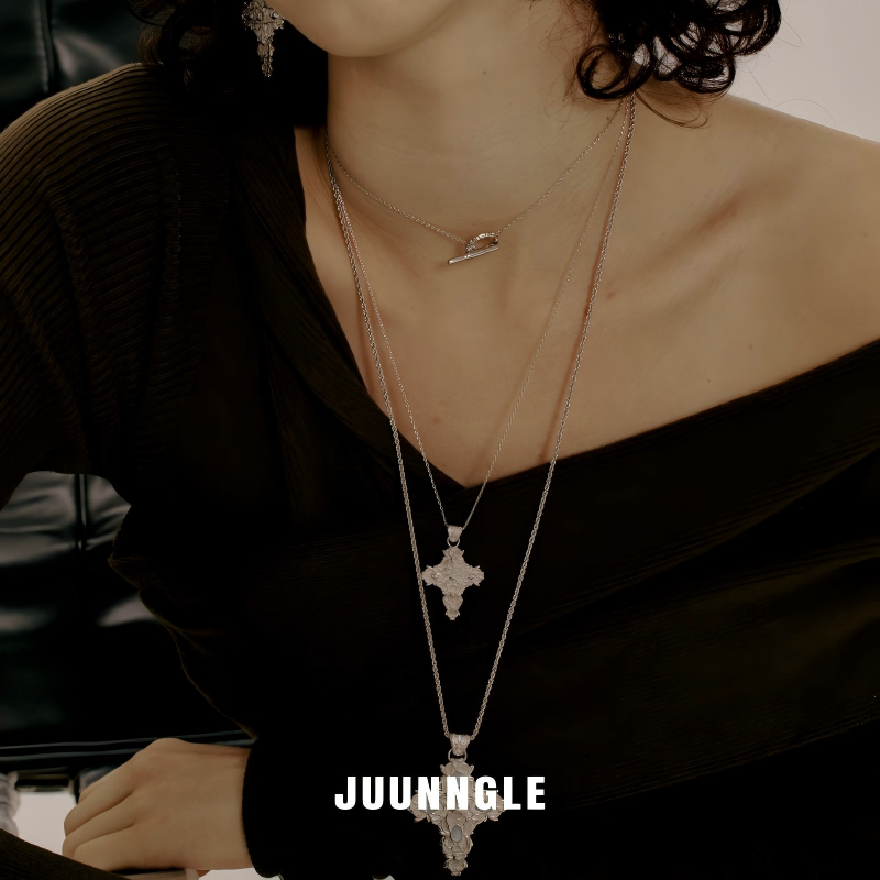 Cross Magnolia long necklace