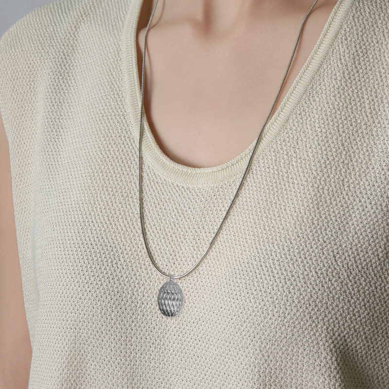 Lucky Scales Red Agate Necklace