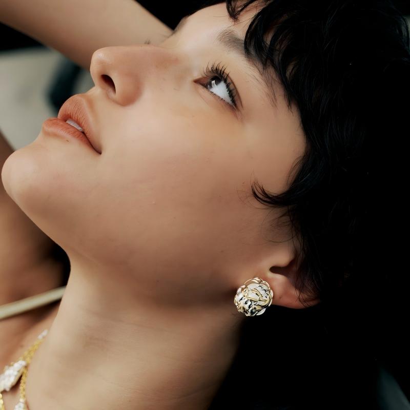 Tweeds oval stud earrings